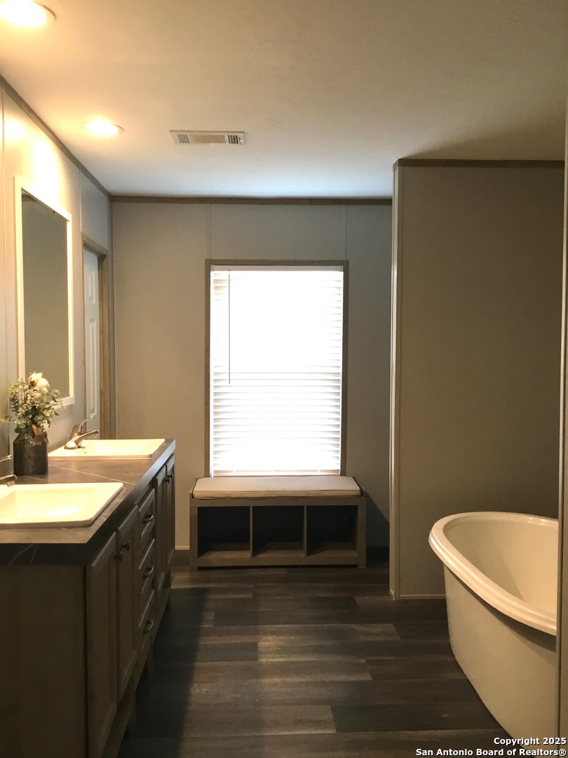680 SE Front Avenue Sabinal TX 78881