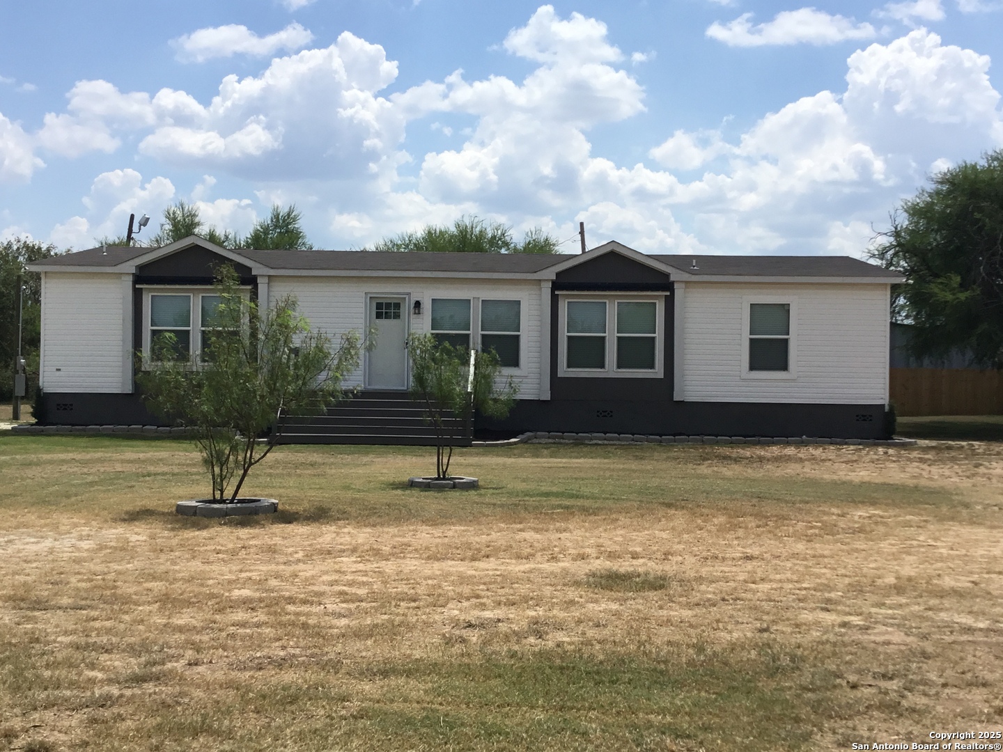 680 SE Front Avenue Sabinal TX 78881