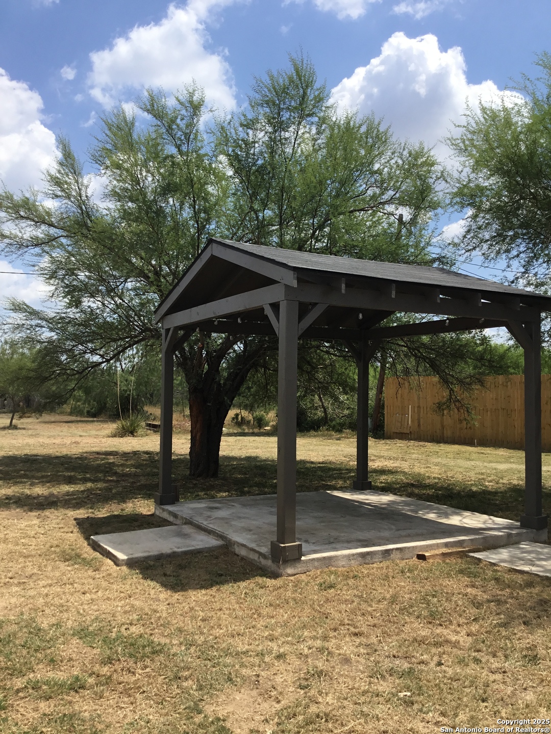 680 SE Front Avenue Sabinal TX 78881
