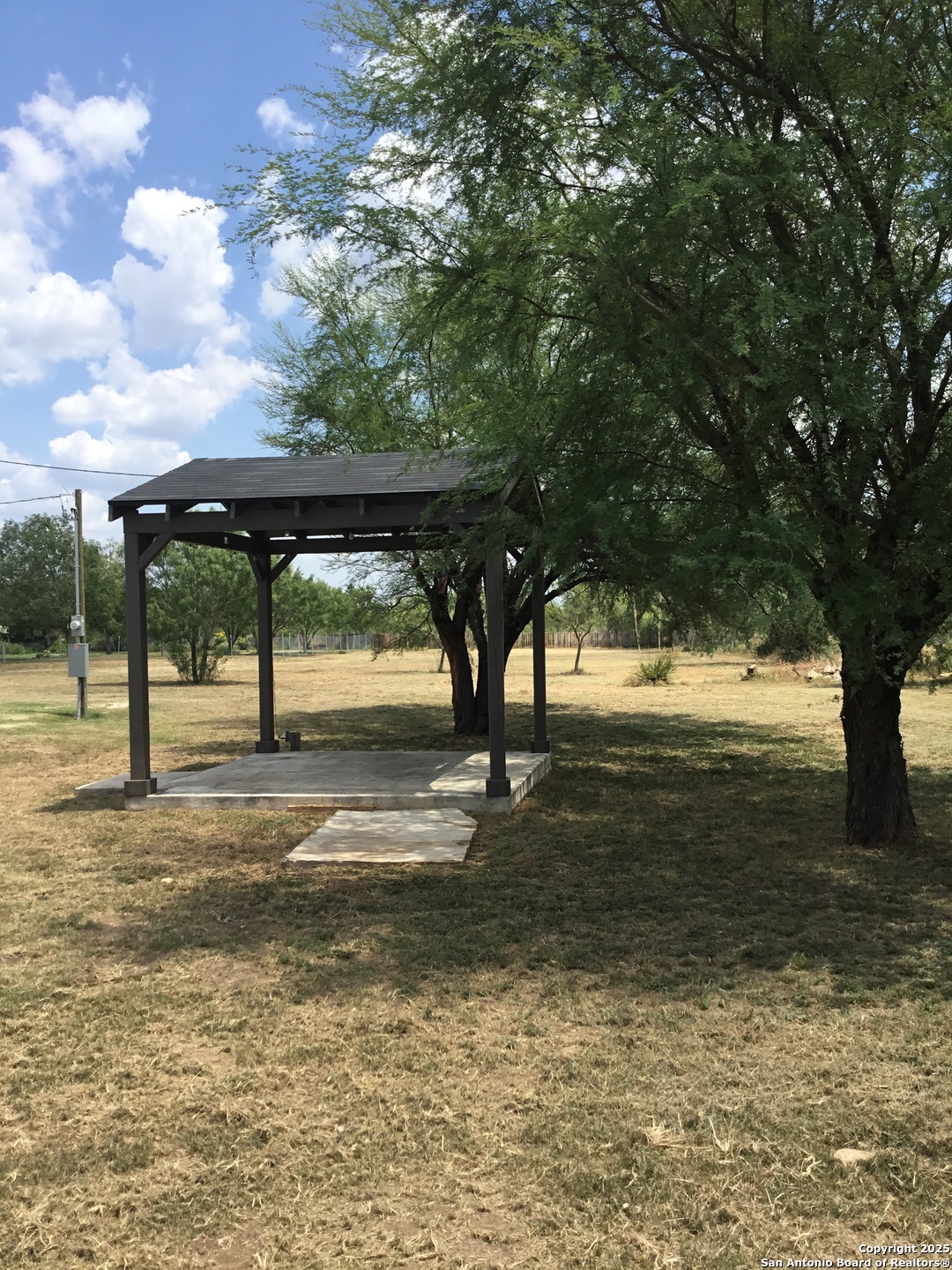 680 SE Front Avenue Sabinal TX 78881