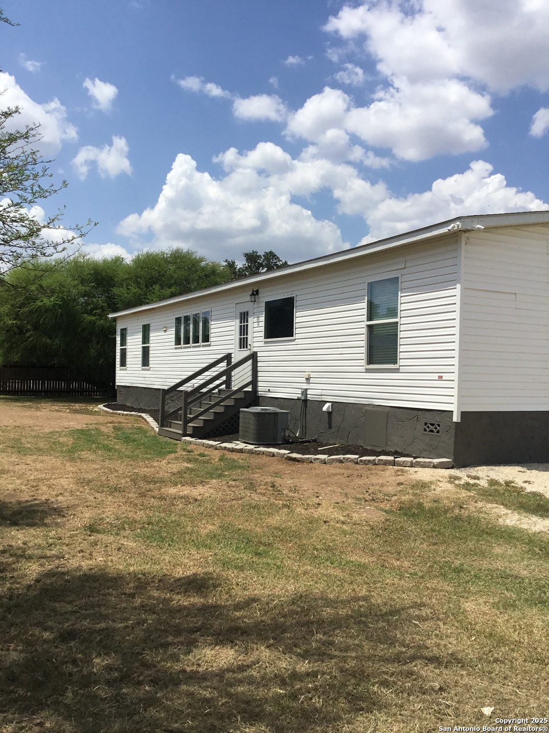 680 SE Front Avenue Sabinal TX 78881