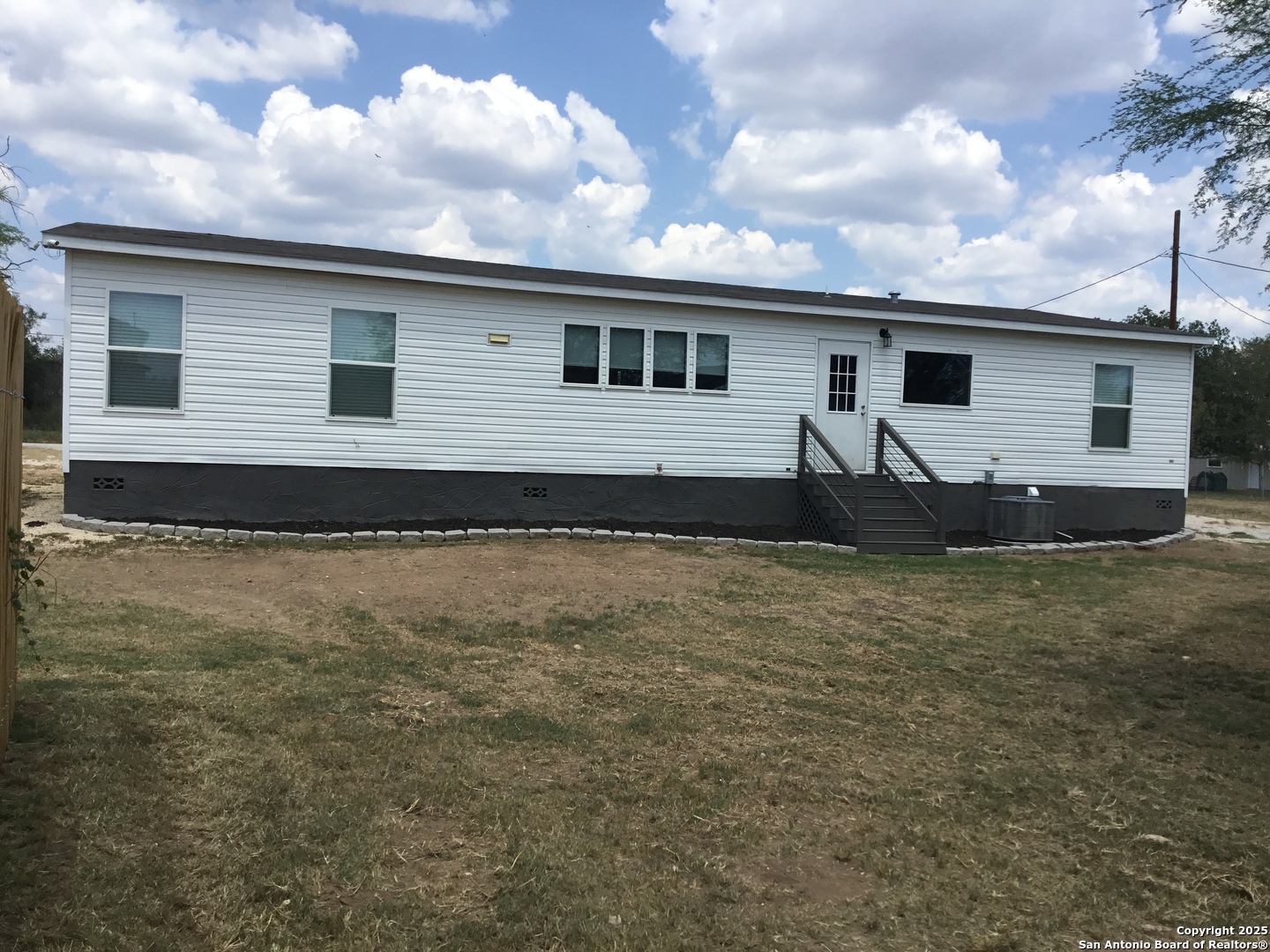 680 SE Front Avenue Sabinal TX 78881