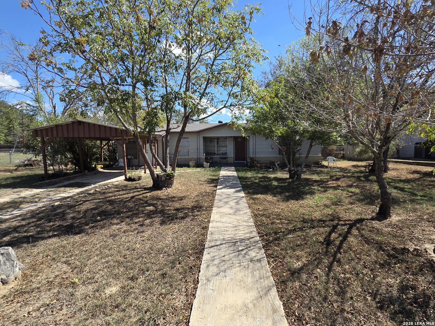 607 Hickory Highway Devine TX 78016