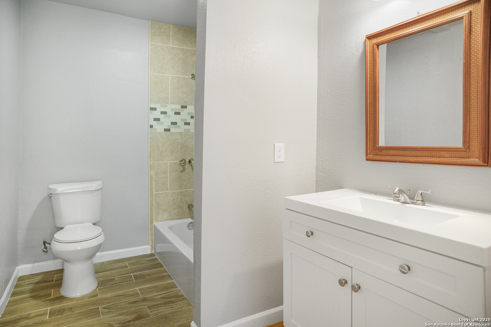 1047 Poinsettia San Antonio TX 78202