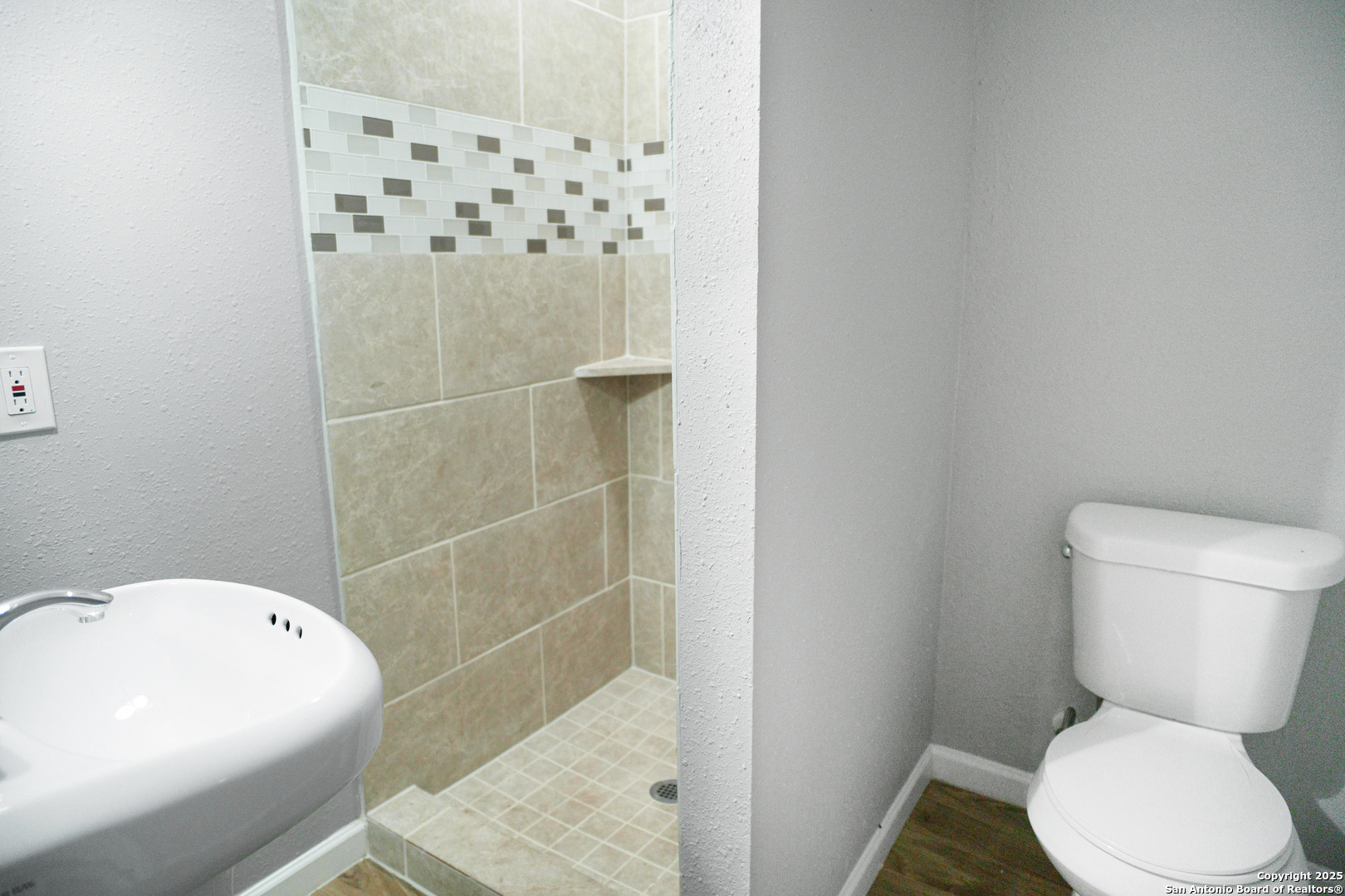 1047 Poinsettia San Antonio TX 78202