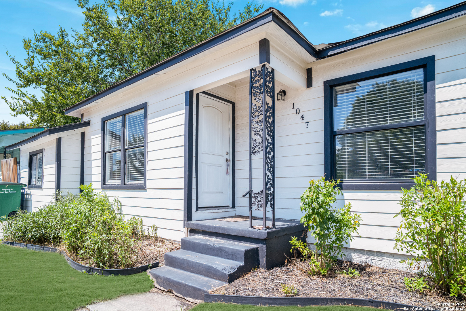 1047 Poinsettia San Antonio TX 78202