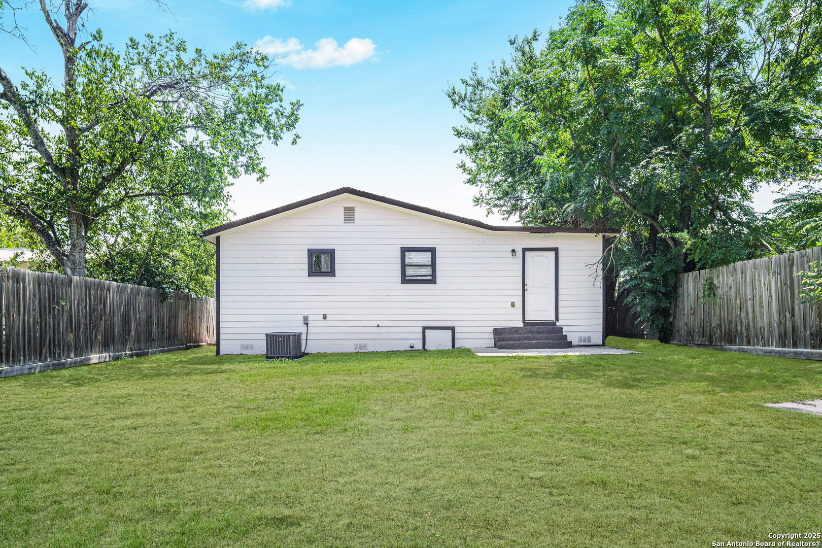 1047 Poinsettia San Antonio TX 78202