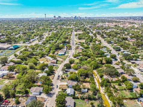 1047 Poinsettia San Antonio TX 78202