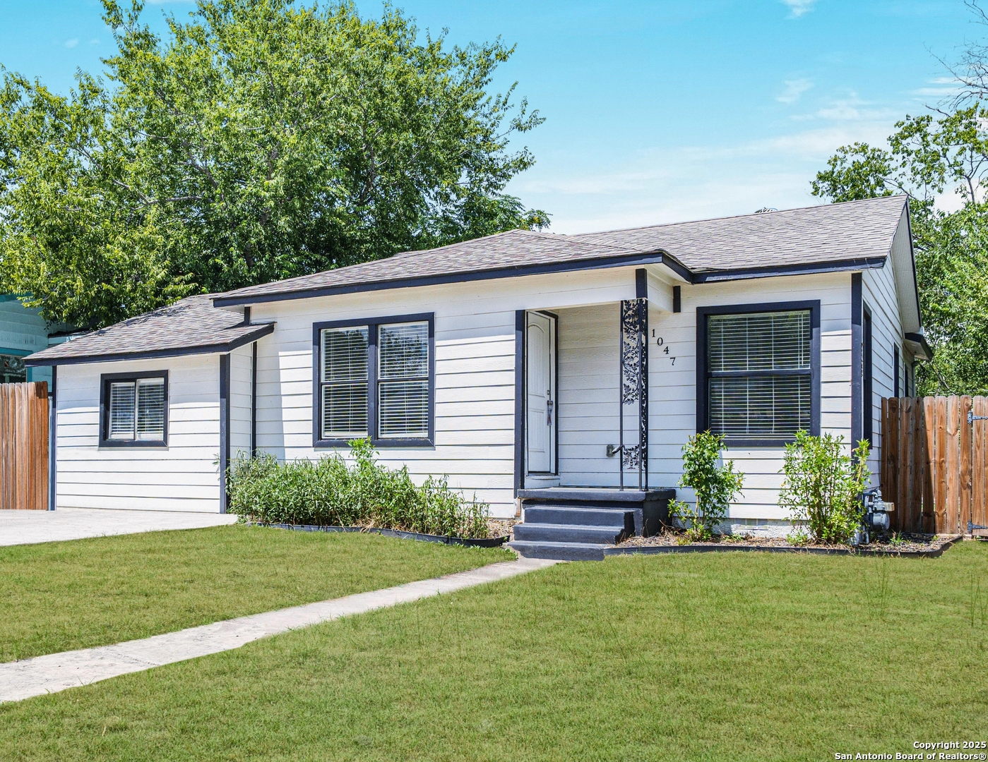 1047 Poinsettia San Antonio TX 78202
