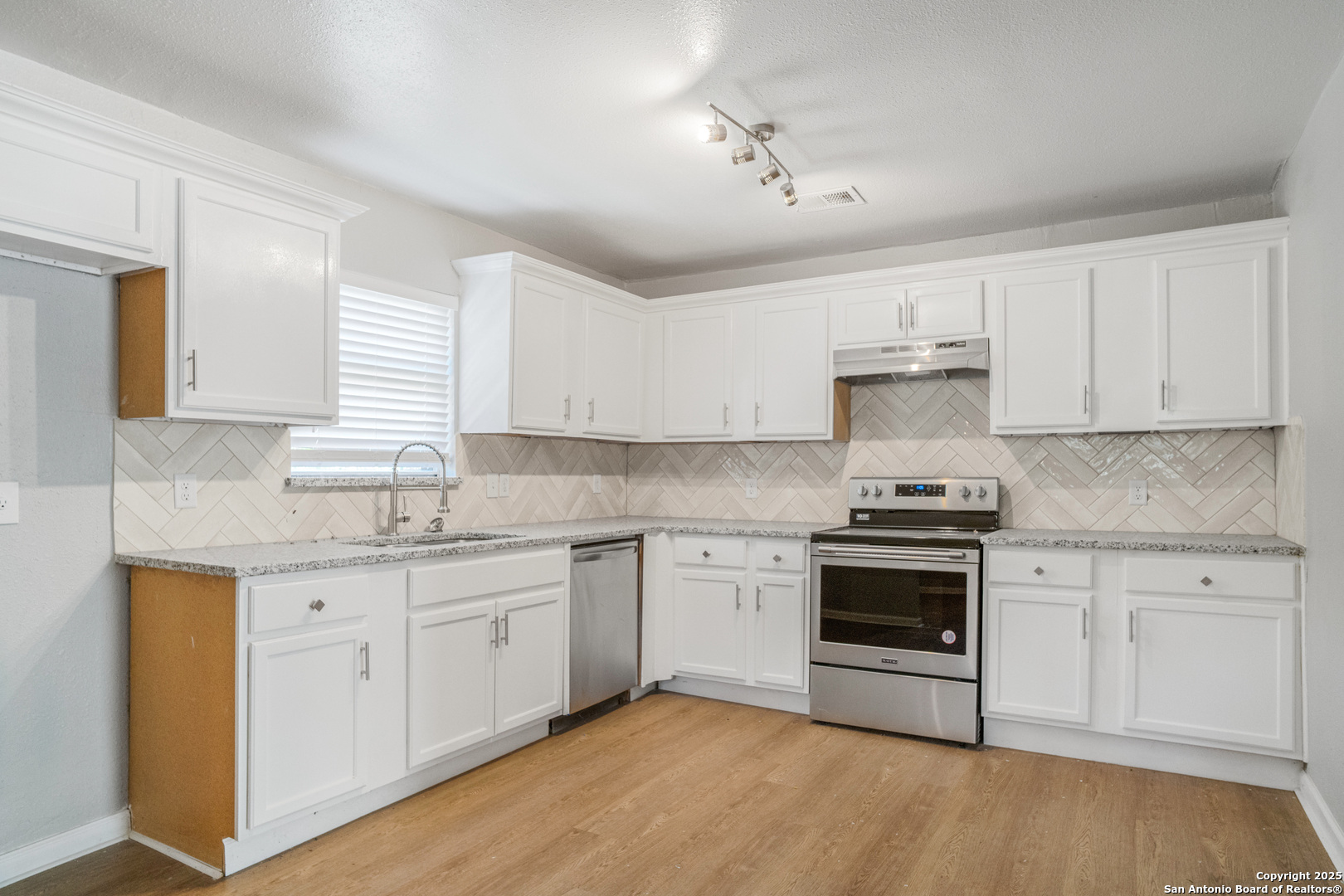 1047 Poinsettia San Antonio TX 78202