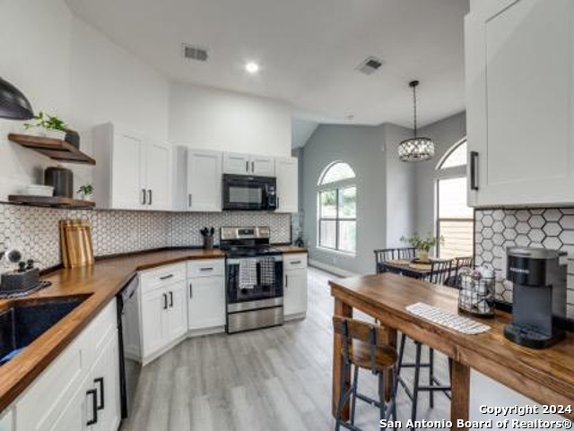 6328 Village Cliff San Antonio TX 78250