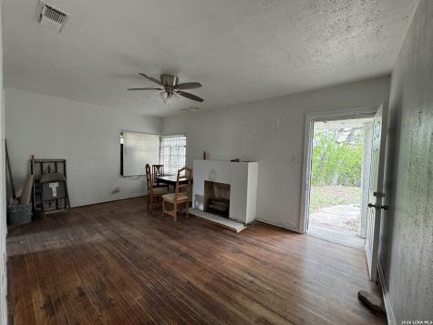 560 W Lynwood San Antonio TX 78212