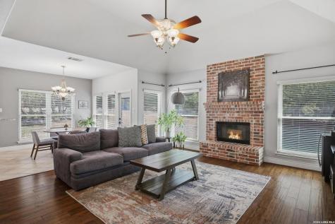 8506 Meaghan Mist Helotes TX 78023