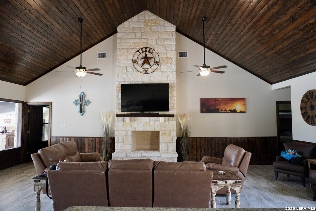 1617 Mountain Valley Concan TX 78838