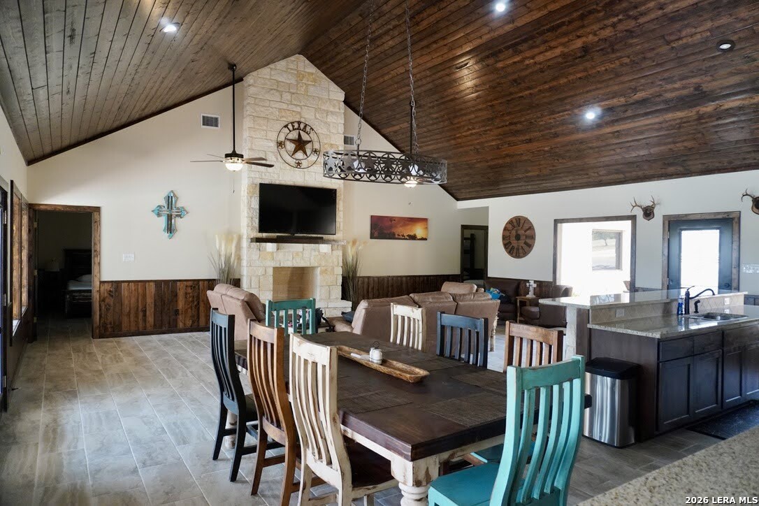 1617 Mountain Valley Concan TX 78838