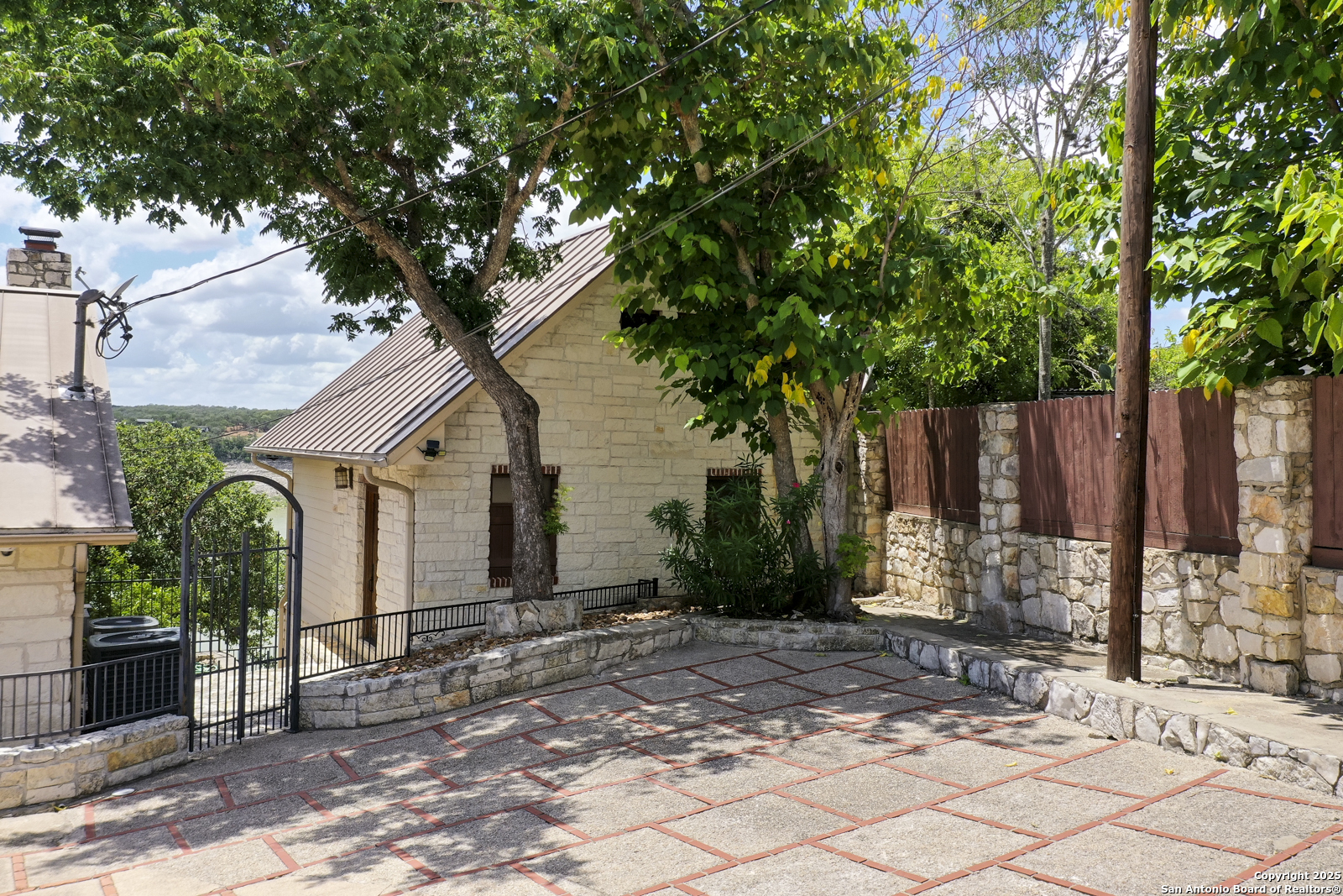 481 Private Road 2610 Mico TX 78056