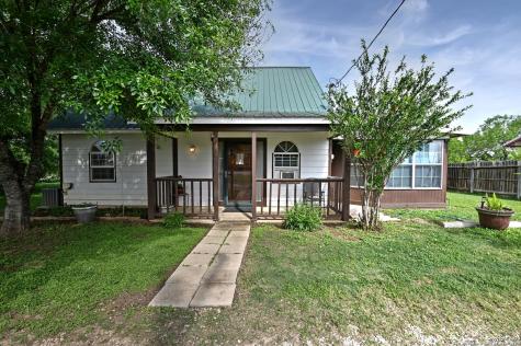 1207 Main Street Jourdanton TX 78026