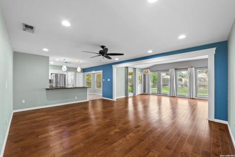 325 Meadowbrook Drive Hollywood Park TX 78232