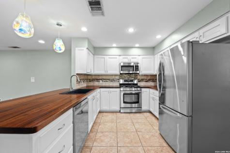 325 Meadowbrook Drive Hollywood Park TX 78232