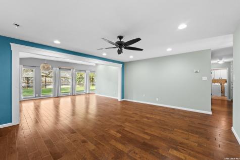 325 Meadowbrook Drive Hollywood Park TX 78232