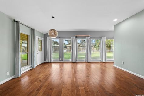 325 Meadowbrook Drive Hollywood Park TX 78232
