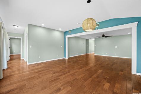 325 Meadowbrook Drive Hollywood Park TX 78232