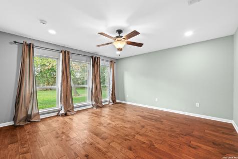 325 Meadowbrook Drive Hollywood Park TX 78232