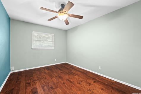 325 Meadowbrook Drive Hollywood Park TX 78232