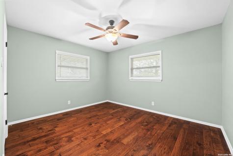 325 Meadowbrook Drive Hollywood Park TX 78232