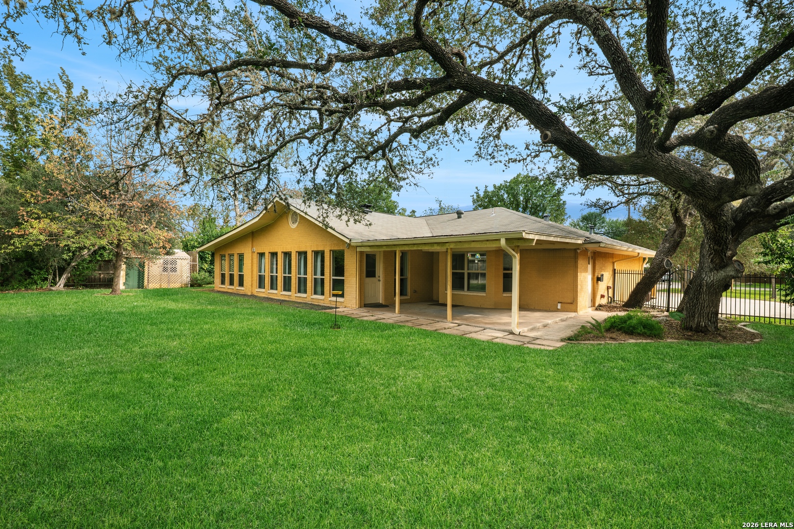 325 Meadowbrook Drive Hollywood Park TX 78232
