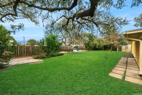 325 Meadowbrook Drive Hollywood Park TX 78232