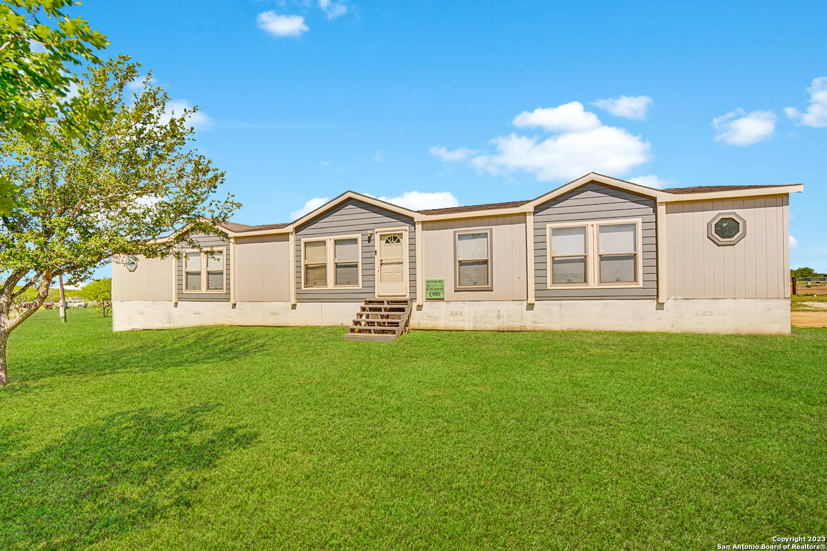 317 Mourning Dove Floresville TX 78114