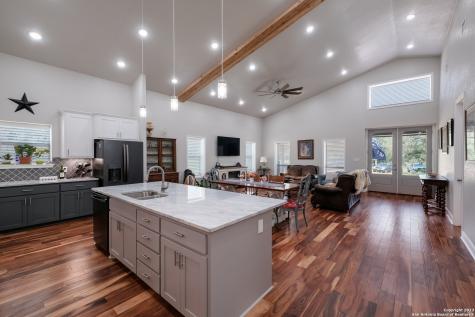 1177 Choctaw Lane Kingsbury TX 78638
