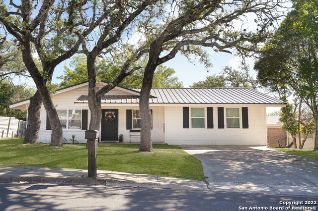 1701 Deer Trail Kerrville TX 78028