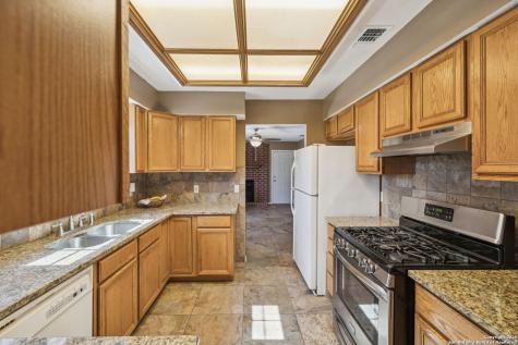 146 Village Path Castroville TX 78009