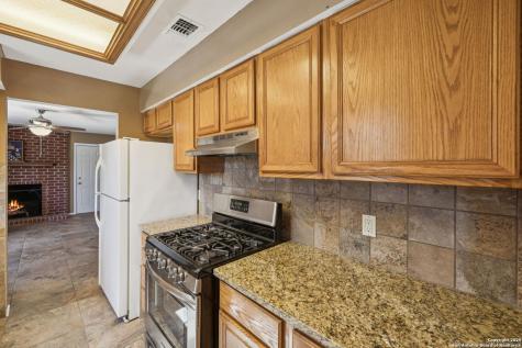 146 Village Path Castroville TX 78009