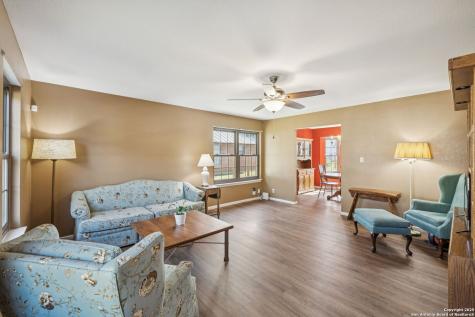 146 Village Path Castroville TX 78009