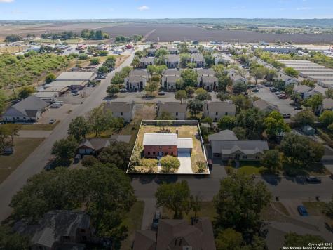 146 Village Path Castroville TX 78009
