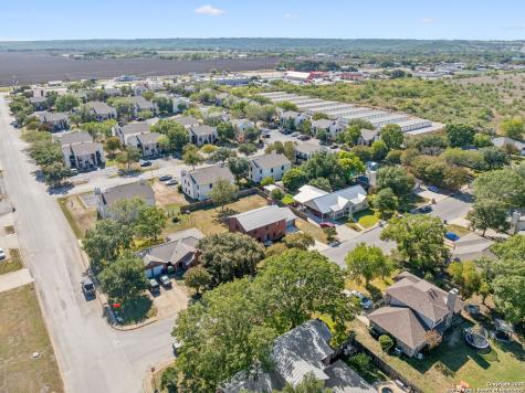 146 Village Path Castroville TX 78009