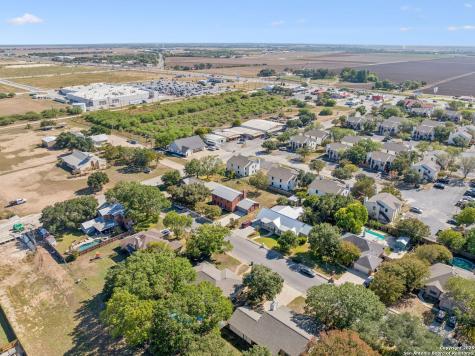 146 Village Path Castroville TX 78009