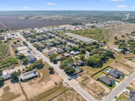 146 Village Path Castroville TX 78009