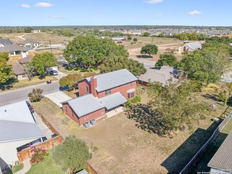 146 Village Path Castroville TX 78009