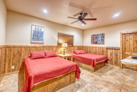 900 Tierra Linda Concan TX 78838