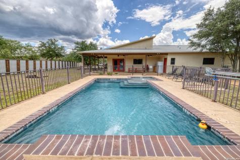 900 Tierra Linda Concan TX 78838