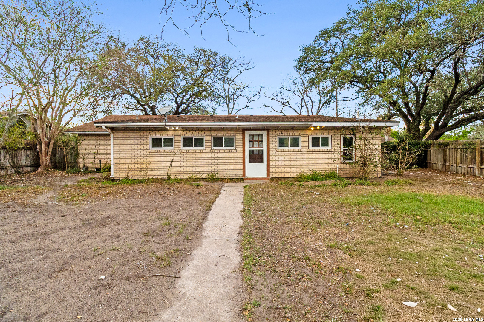 612 E Hutchinson Street Beeville TX 78102