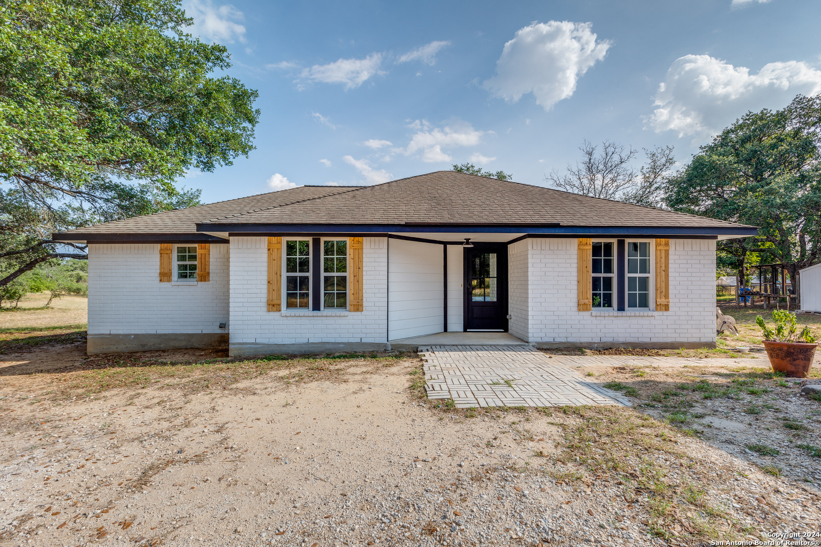 405 County Road 781 Natalia TX 78059