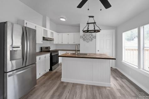 145 Sandy Ridge Poteet TX 78065