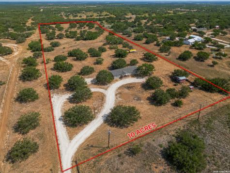 8960 W Fm 140 Charlotte TX 78011