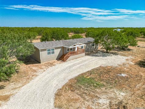 8960 W Fm 140 Charlotte TX 78011