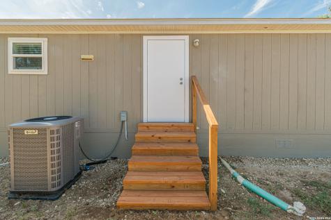8960 W Fm 140 Charlotte TX 78011